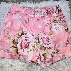 Effortless Elegance: Silky Floral High Waisted Shorts with Pockets Size Med